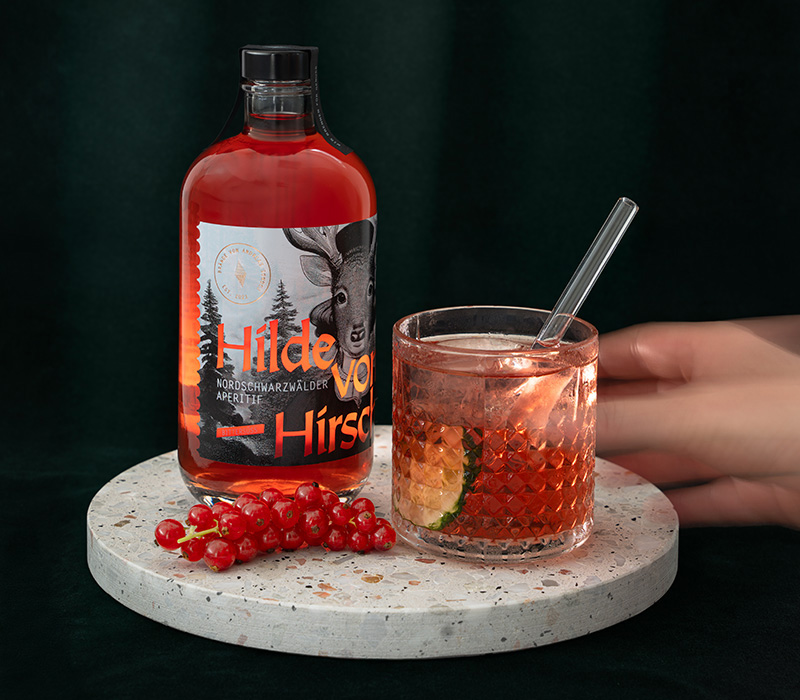 SDV STUDIOS GmbH & Co. KG Project - HILDE VON HIRSCH: Visuele branding voor een regionale aperitief